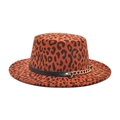 Cappello in feltro leopardato con tesa piatta fascia nera e catena dorata decorativa - M(56-58cm) / Borgogna