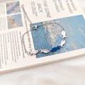 Bracciale in argento regolabile con cinque ciondoli a forma di pesce e uno blu scuro - Bracciale Pesce Blu Controcorrente