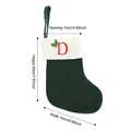 Chaussette de Noël en tricot vert avec broderie lettre D rouge et motif de houx - Lettre D
