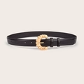 Cintura da donna in pelle nera con fibbia a spirale dorata su sfondo beige - 1314# Fibbia Dorata Ondulata (Cintura Nera)