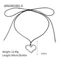 Collana con ciondolo a cuore in acciaio inox e cordino nero lungo su sfondo bianco - Stile Cuore d'Argento (JDN2401001-S)