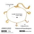 Vue détaillée du bracelet étoile et lune en acier doré avec spécifications de longueur - Bracelet Pavé Soleil Lune Étoile Doré