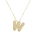 Vue détaillée du collier initiale W plaqué or orné de pierres de zircone scintillantes - Lettre W (Pendentif + Chaîne à billes)