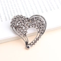 Spilla vintage a forma di cuore con cristalli grigi su base in lega d'argento - Nero trasparente