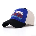 Dettaglio del cappellino da baseball con ricamo PORS e design patchwork multicolore - Regolabile / Blu Klein