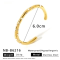 Macro detail of 18K gold plated stainless steel bracelet with pearls and crystals - Pearl Rhinestone Wave Style (NB-B6216-1) / Gold