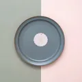 Set of 100 white Dream Day round gift tags with wavy edges and gold lettering - Round (Dream Day)