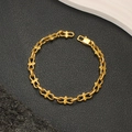 Detailed view of gold T-link chain bracelet featuring a polished rectangular clasp - Bracelet / Gold