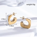 Boucles d'oreilles cœur en forme de C plaquées or et émail blanc 1,78 cm - ER-696 Boucles d'Oreilles Bout Carré Forme C Doré et Blanc