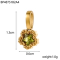 Macro view of a 1.3cm gold star pendant with a light green zircon and size details - BP48751B2A4 / Olive Green