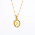 Vergoldete ovale Halskette mit Anhänger, weißem Hintergrund und goldenem Buchstaben B - Buchstabe B / Gold