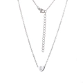 Détail du pendentif en forme de cœur avec lettre E et fermoir mousqueton ajustable - Lettre E / Acier