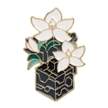 Broche de esmalte con lirio blanco en un jarrón geométrico azul oscuro y bordes dorados - Florero Floral (C1898-3)