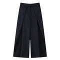 Detail der Nadelstreifen-Hose in Dunkelblau mit hoher Taille, weitem Bein und Frontfalten - XS / Dunkelblaue Streifenhose