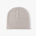 Gorro de punto invierno color avena con textura suave y borde enrollado - Beige (24B092)