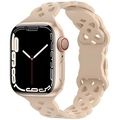 Detalle de reloj oro champán con correa de silicona calada con diseño de ojo de gato - Color Té con Leche