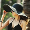 Chapeau de soleil élégant en paille noire pour femme avec large bord ondulé pliable - M (56-58cm) / Noir
