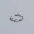 Minimalist S925 sterling silver ear cuff with wavy design and polished finish - Wave / White Gold