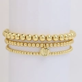 Set di tre braccialetti con perline dorate, perle rotonde e un ciondolo con lettera W - Lettera W
