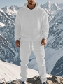 Tuta da uomo in maglia bianca con cappuccio e motivo a rombi in ambiente esterno - S / Bianco