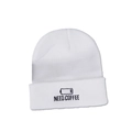 Dettaglio berretto bianco in maglia con ricamo nero NEED COFFEE e icona batteria - M (56-58cm) / Bianco