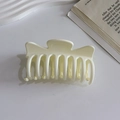 Pinza para el pelo beige mate para cabello grueso, diseño elegante de onda para accesorios - Blanco Crema (Estilo Lazo)