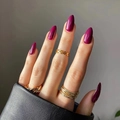 Golden chain, geometric triangle and stacked rings set on hand with magenta nails - Dark Burgundy (JP2140)