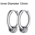 Nahaufnahme von Hip-Hop Silber-Ohrringen mit drei Ringen und 12 mm Innendurchmesser - 12mm / Silber