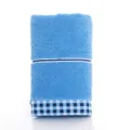 Toalla de puro algodón azul con borde de jacquard a cuadros azules y blancos - Borde de Cuadros - Azul