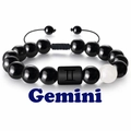 Détail du bracelet réglable Gémeaux en perles d'onyx noires avec le signe du zodiaque - Gémeaux