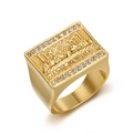 Anello sigillo dorato con rilievo dell'Ultima Cena e pietre di zircone bianco - US 7 / Oro