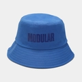 Dettaglio cappello alla pescatora blu in cotone con ricamo MODULAR e cuciture sulla tesa - M（56-58cm） / Blu Klein