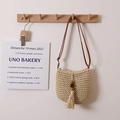 Borsa a tracolla in paglia beige con nappe di perline di legno su un gancio - Nappa di perline di legno / Beige
