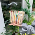 Trousse à cosmétiques rayée avec fermeture éclair métallique et étiquette en tissu chic - Pochette Carrée Moyenne
