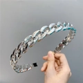 Detailaufnahme eines silbernen Metall-Haarreifs mit klassischem Panzerketten-Design - Große Kette / Silber