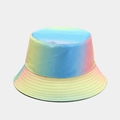 Λεπτομέρεια από πολύχρωμο ύφασμα tie-dye και υφή σε αναδιπλούμενο καπέλο ήλιου - Μπλε Ροζ Κίτρινο Πράσινο Διαβάθμιση / M (56-58cm)