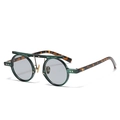 Lunettes de soleil rondes rétro punk avec monture verte et branches en écaille - Noir avec Points / Monture Verte Transparente Branche Écaille Verre Gris Clair