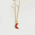 Collar clásico dorado con colgante de luna roja y detalle de cristal blanco brillante - Rojo