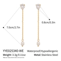 Dettaglio orecchini con perle in acciaio dorato con misure di 7 cm di lunghezza - Stile Lungo con Gemma a Cuore (YYE025340-WE)