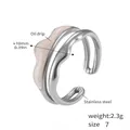 Anello ondulato in acciaio inossidabile argento con finitura a goccia d'olio rosa - US 7 / Smalto Bianco Acciaio