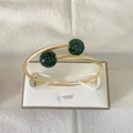 Brazalete rígido trenzado de oro 18k con esferas de pavé de cristales verdes - Dorado/Verde