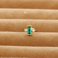 Golden cartilage stud earring with rectangular green zircon and small white crystals - Gold Rectangular Green Zirconia Style