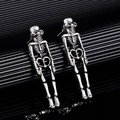 Orecchini a pendente con scheletro gotico in argento vintage dal design scuro e lucido - Argento