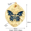 Goldener Schmetterlingsanhänger mit dunkelblauem Emaille und gehämmerter Textur - Blauer Emaille Gehämmerter Schmetterling