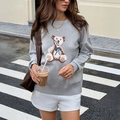 Pull en tricot gris avec imprimé ours en peluche et short blanc décontracté - S / Gris