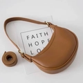 Sac demi-lune en cuir marron style selle avec bandoulières amovibles pour femmes - Comprend 2 Bandoulières / Marron