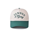Detalle del bordado TANNED & Tipsy en la gorra de béisbol bicolor de algodón - Ajustable / Tipsy Verde Oscuro