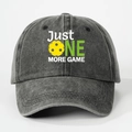 Vintage gewaschene graue Baseballkappe mit Just One More Game Spruch und Pickleball - Schwarz