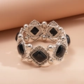 Λεπτομέρεια vintage boho ελαστικού βραχιολιού με μαύρες πέτρες ρητίνης σε ασημί βάση - Μαύρο