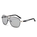 Occhiali da sole aviator classici con doppio ponte argento, montatura nera e lenti grigie - Montatura Argento / Lenti Fotocromatiche